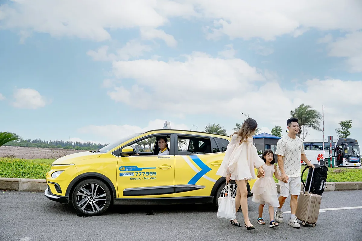 LÁI XE TAXI ÉN VÀNG – CHUYÊN NGHIỆP TỪ TAY LÁI ĐẾN PHONG CÁCH PHỤC VỤ