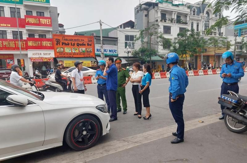 TỪ NGÀY 1/4, CHỈ CHO PHÉP Ô TÔ DỪNG TRÊN CÁC TUYẾN ĐƯỜNG KHU VỰC TRUNG TÂM