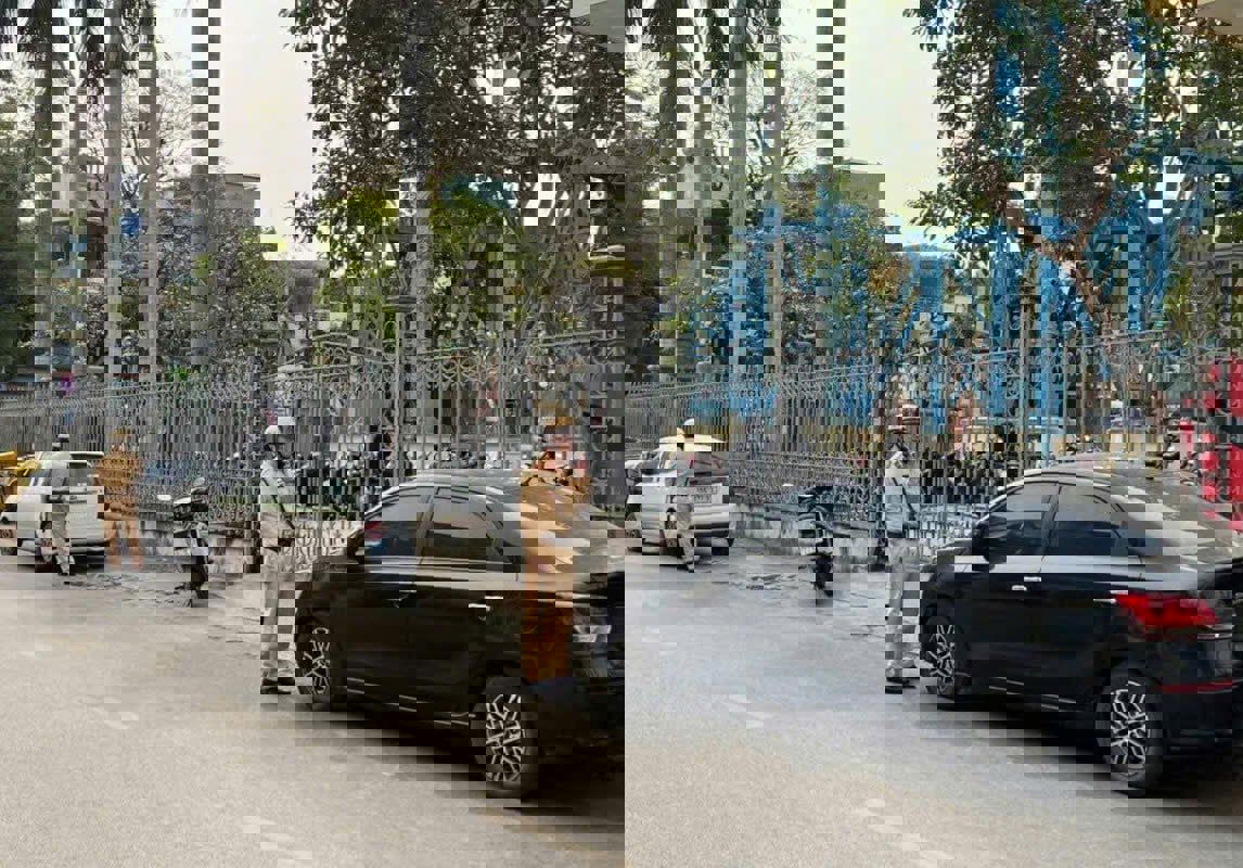 HẢI PHÒNG: LẮP ĐẶT NHIỀU BIỂN CẤM DỪNG, ĐỖ XE TRÊN CÁC TUYẾN PHỐ