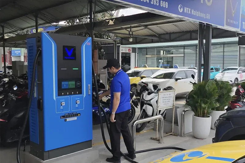 GÓC NHÌN TỔNG QUAN – XE XĂNG VÀ XE ĐIỆN, ĐÂU LÀ LỰA CHỌN CHO TƯƠNG LAI?