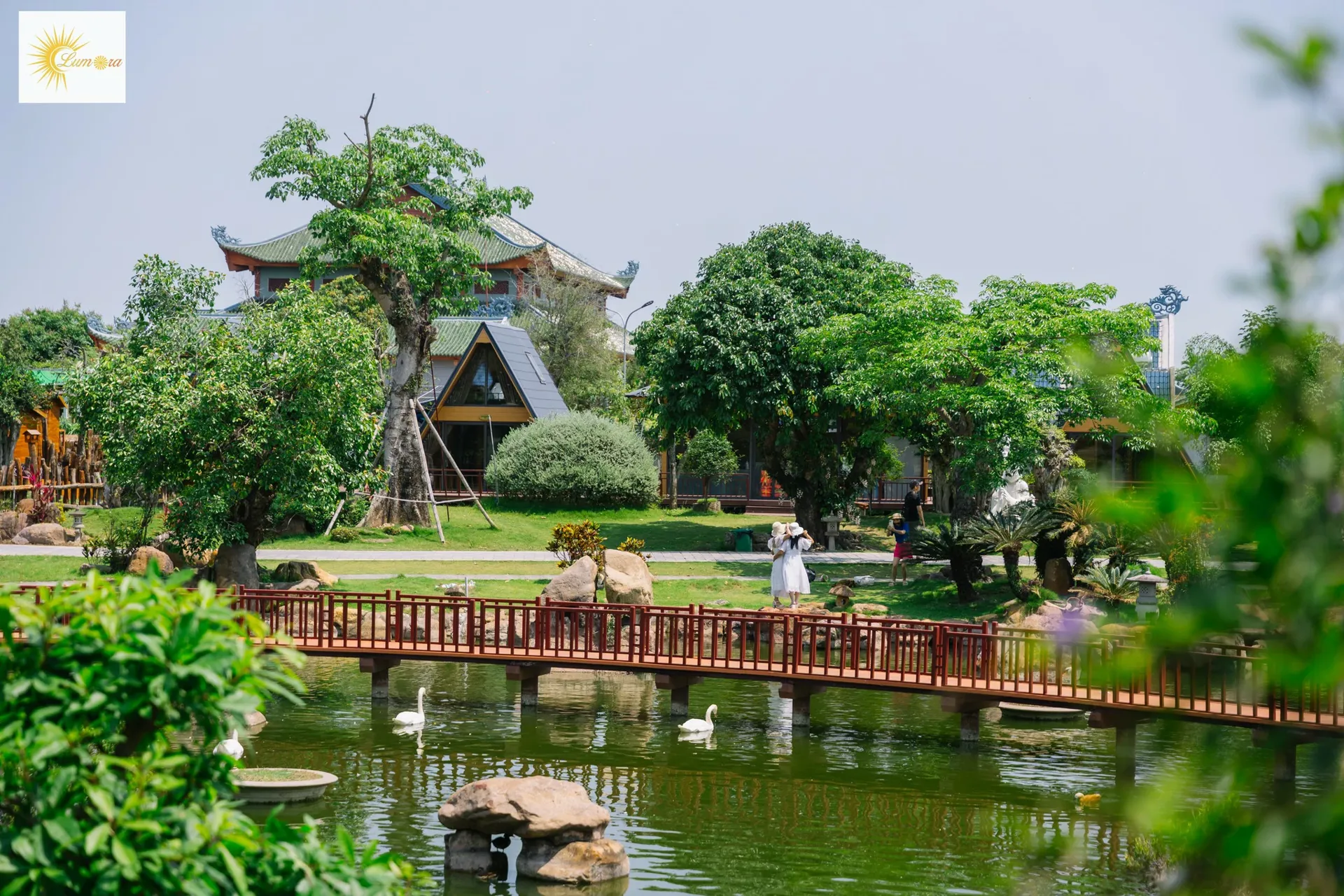 GHÉ NGAY “VƯỜN CỔ TÍCH” LUMORA CÙNG ÉN VÀNG TAXI