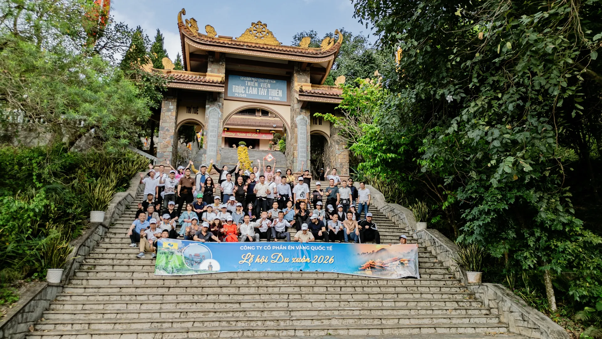 HÀNH TRÌNH DU XUÂN 2026: QUỐC MẪU TÂY THIÊN CỦA GIA ĐÌNH ÉN VÀNG