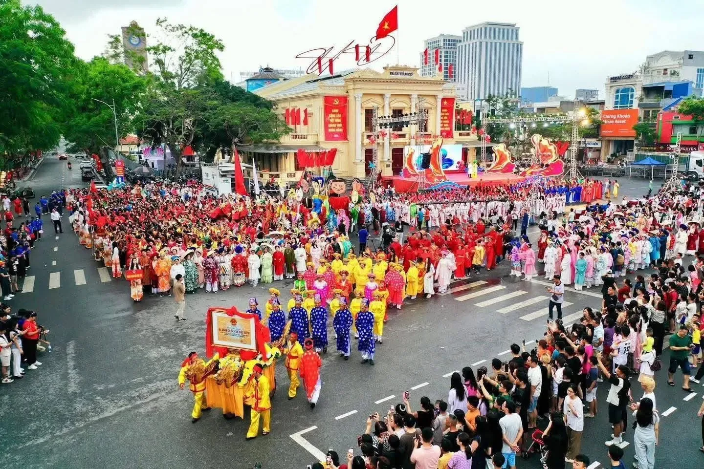 CÁC BẠN ĐÃ CHUẨN BỊ ĐỂ TIẾP TỤC THAM GIA DIỄU HÀNH ÁO DÀI TẠI HẢI PHÒNG CHƯA?