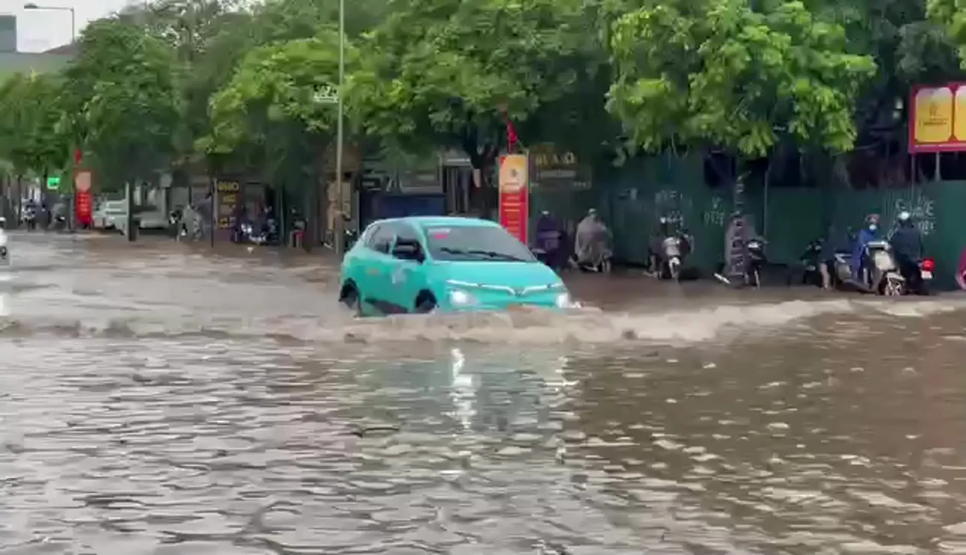 XE ĐIỆN CÓ AN TOÀN KHI ĐI QUA VÙNG NGẬP NƯỚC SÂU?